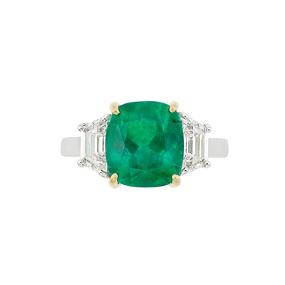 Lot 400 - Platinum, Gold, Emerald and Diamond Ring, Piranesi