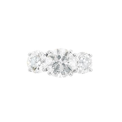 Lot 397 - Platinum and Diamond Ring