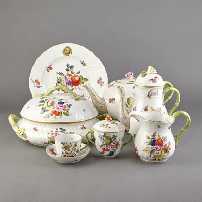 Lot 462 - Herend Porcelain Dinner Service In the Fruit...