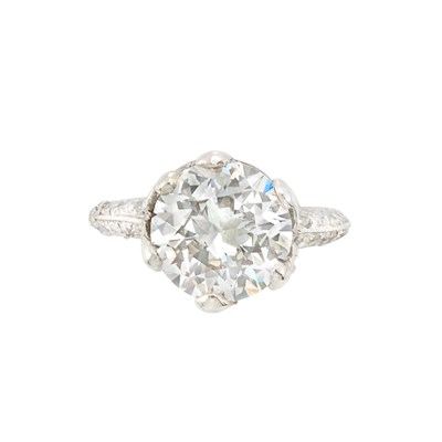 Lot 111 - Platinum and Diamond Ring