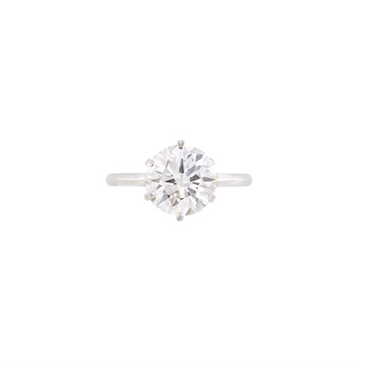 Lot 462 - Platinum and Diamond Ring