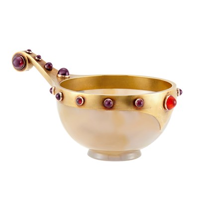 Lot 167 - Russian Antique Agate, Gold and Cabochon Garnet Cup, Erik August Kollin