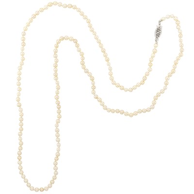 Lot 153 - Natural Pearl Necklace with White Gold and Diamond Clasp