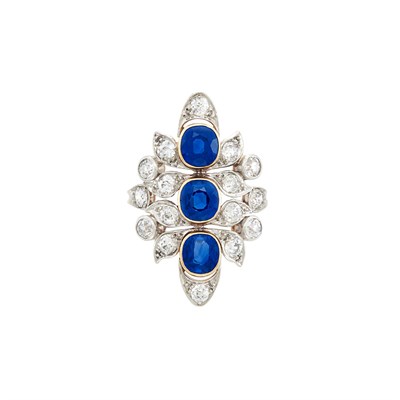 Lot 466 - Antique Platinum-Topped Gold, Sapphire and Diamond Ring