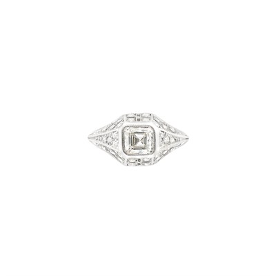 Lot 6 - Art Deco Platinum and Diamond Ring