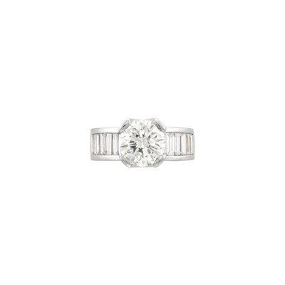 Lot 427 - Platinum and Diamond Ring