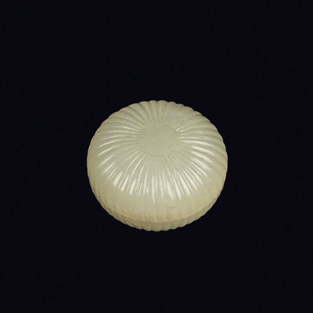 Lot 33 - Chinese Pale Celadon Jade Mughal Style Box and Cover