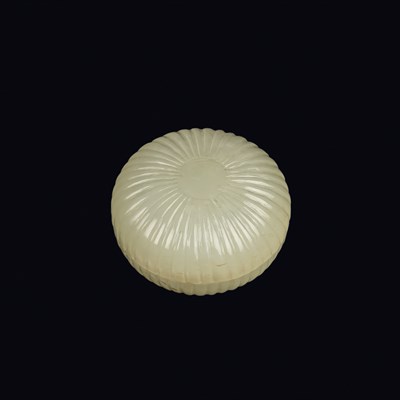 Lot 33 - Chinese Pale Celadon Jade Mughal Style Box and Cover