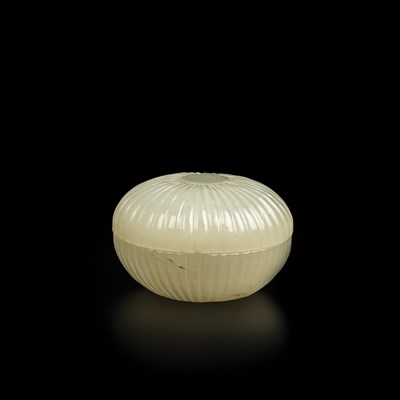 Lot 33 - Chinese Pale Celadon Jade Mughal Style Box and Cover