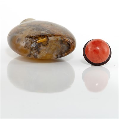 Lot 7 - A Chinese Agate Snuff Bottle