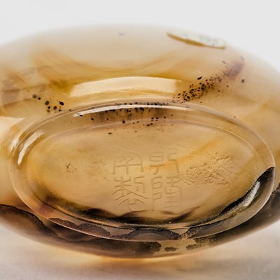 Lot 2 - Chinese Shadow Agate Snuff Bottle