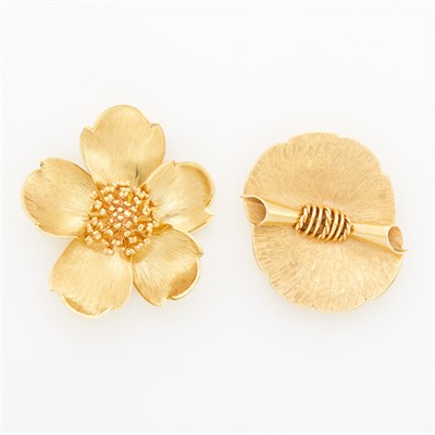 Lot 33 - Two Gold Flower and Ribbon Clip-Brooches