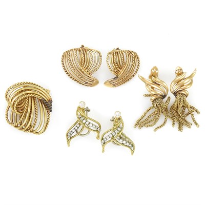 Lot 140 - Three Pairs of Gold, Diamond and Fringe Earclips and Brooch