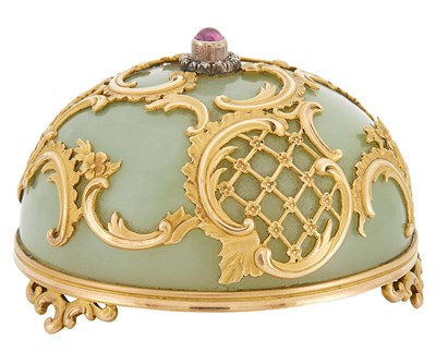 Lot 4 - Fabergé Jeweled Gold-Mounted Bowenite...