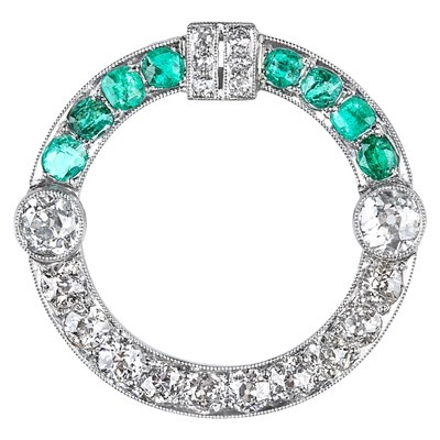Lot 212 - Platinum, Emerald and Diamond Circle Pin