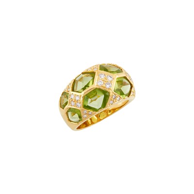 Lot 249 - Gold, Peridot and Diamond Ring