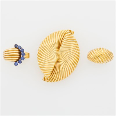 Lot 158 - Gold Clip-Brooch, Bombé Ring and Sapphire Ring