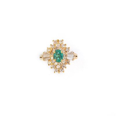 Lot 49 - Gold, Emerald and Diamond Ring