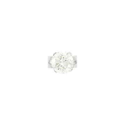 Lot 101 - Platinum and Diamond Band Ring
