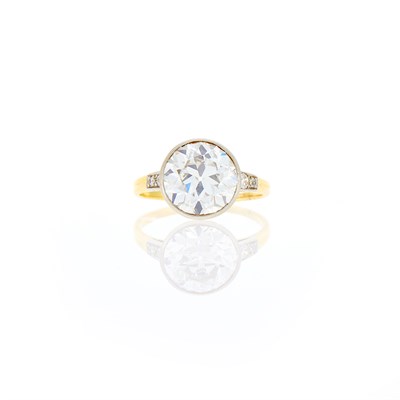Lot 157 - Antique Platinum, Gold and Diamond Ring