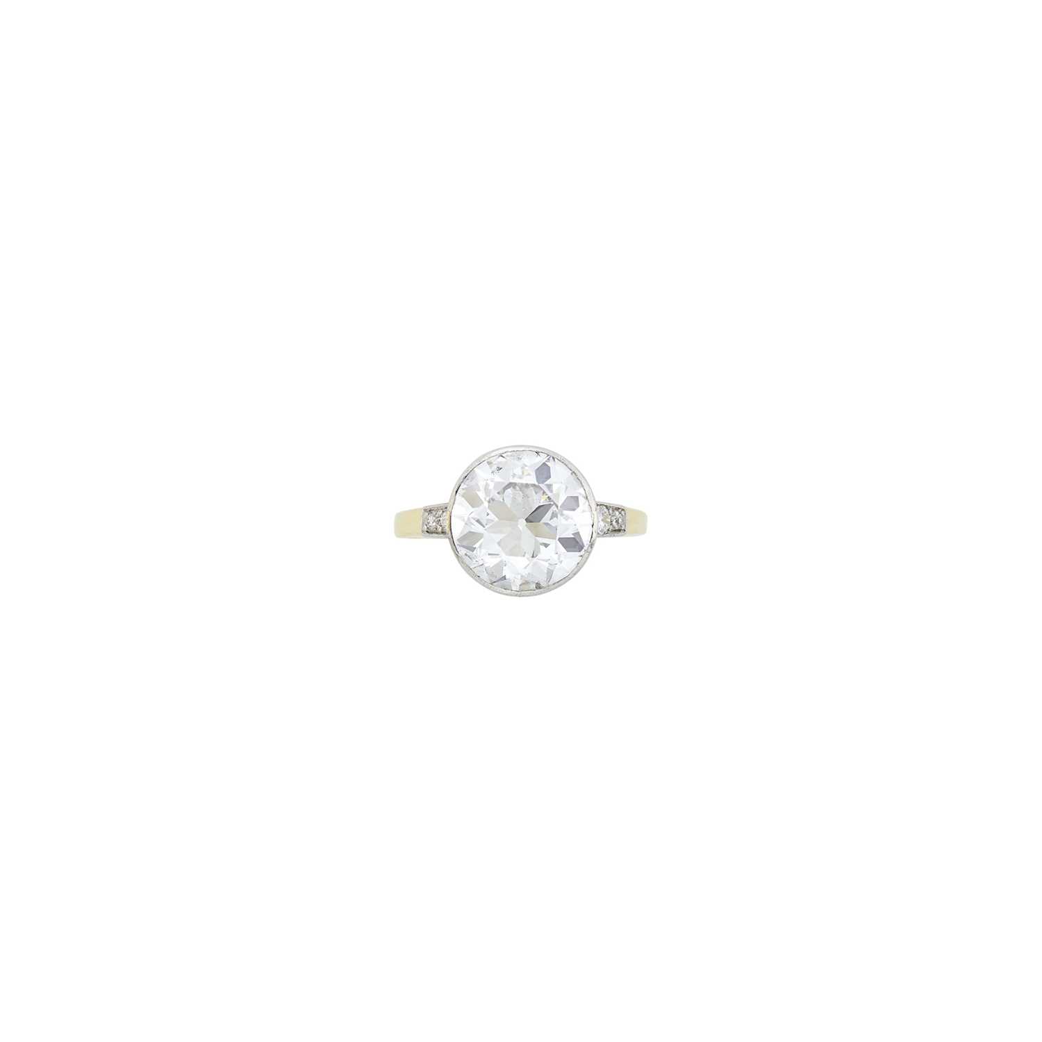 Lot 157 - Antique Platinum, Gold and Diamond Ring