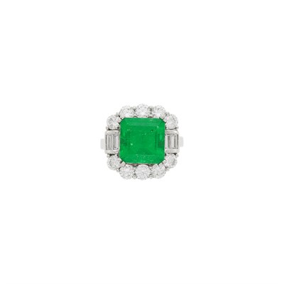 Lot 50 - Platinum, Emerald and Diamond Ring
