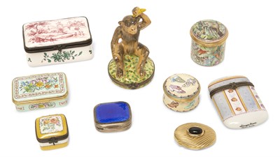 Lot 1051 - Group of Nine Snuff and Pill Boxes 20th...