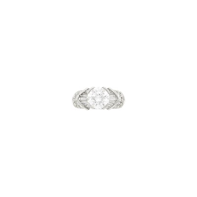 Lot 119 - Platinum and Diamond Ring