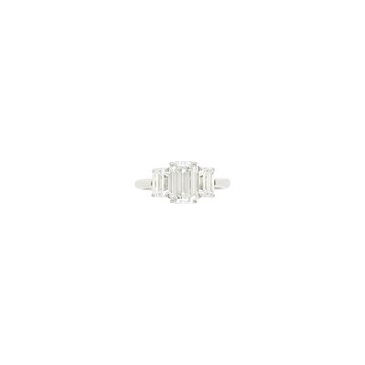 Lot 116 - Platinum and Diamond Ring