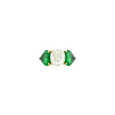 Lot 59 - Gold, Diamond and Emerald Ring