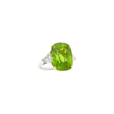 Lot 129 - Carvin French Platinum, Gold, Peridot and Diamond Ring