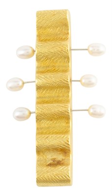 Lot 2188 - Gold and Cultured Pearl Pin