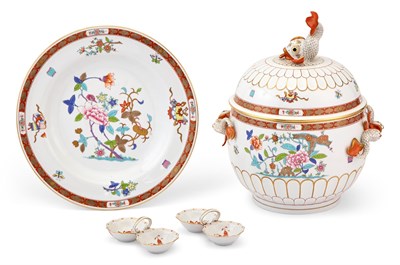 Lot 273 - Herend Porcelain Chinois Pattern Soup Tureen...