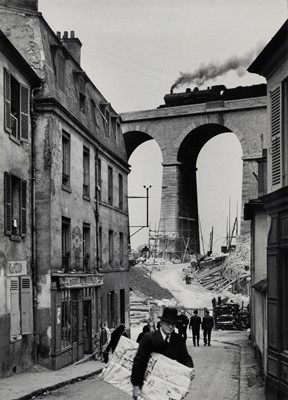 Lot 579 - KERTESZ, ANDRE (1894-1985) [Meudon], 1928,...