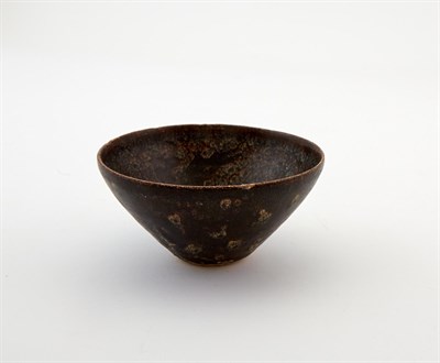 Lot 186 - A Chinese Papercut Deer-Decorated Jizhou Teabowl