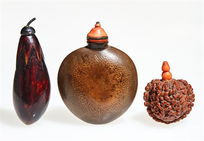 Lot 28 - A Group of Three Chinese Snuff Bottles