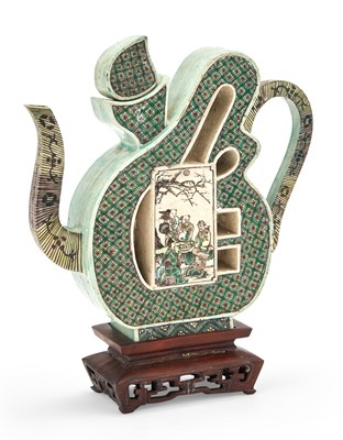 Lot 150 - Chinese Famille Verte 'Shou Character' Porcelain Teapot