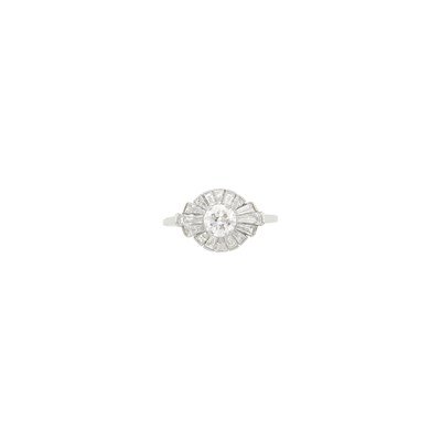 Lot 44 - Raymond Yard Platinum and Diamond Ring