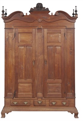Lot 247 - Chippendale Walnut Bonnet-top Schrank