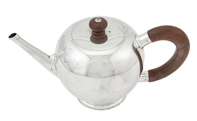 Lot 201 - Elizabeth II Sterling Silver Teapot