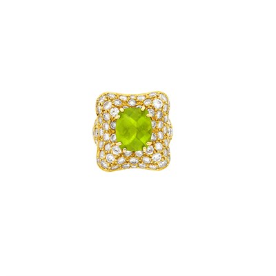 Lot 9 - Gold, Peridot and Diamond Ring