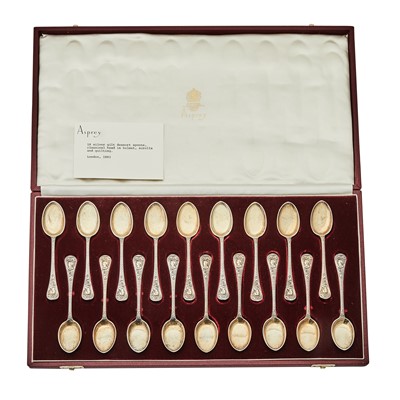 Lot 30 - Asprey Cased Set of Eighteen Victorian Parcel Gilt Sterling Silver Teaspoons