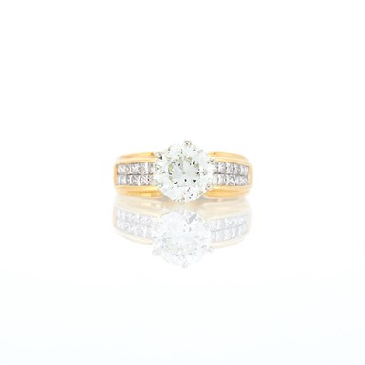 Lot 2058 - Gold and Diamond Ring