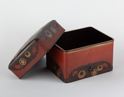 Lot 86 - Japanese Lacquer Box