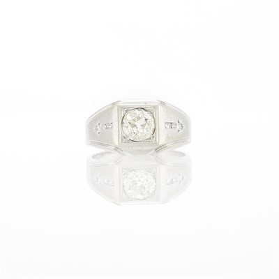Lot 1113 - Gentleman's White Gold and Diamond Ring