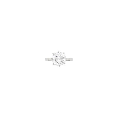 Lot 79 - Platinum and Diamond Ring