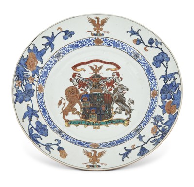 Lot 371 - A Fine Chinese Export Porcelain English Market Armorial Plate
