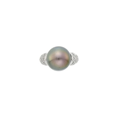 Lot 70 - Platinum, Tahitian Gray Cultured Pearl and Diamond Ring
