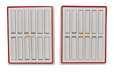 Lot 269 - Thirty-Three Baccarat Knife Rests Two sets of...