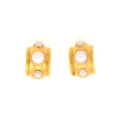 Lot 1001 - Elizabeth Locke Pair of Hammered Gold and Cultured Pearl Earclips
